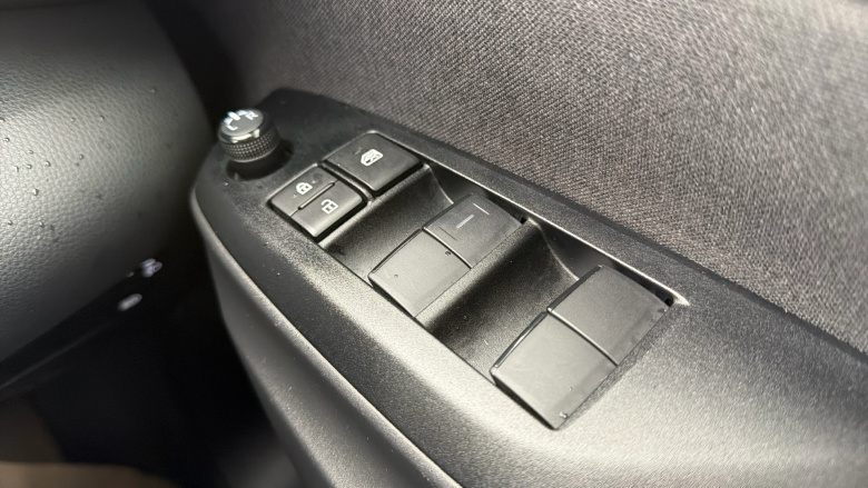 Toyota Yaris 1.5 Hybrid Design 5dr CVT Hybrid Hatchback